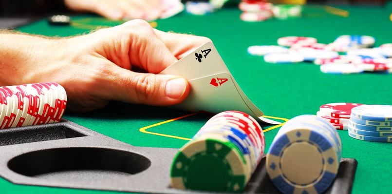 Poker sản phẩm cá cược vô cùng nổi bật trên nền tảng website và ứng dụng